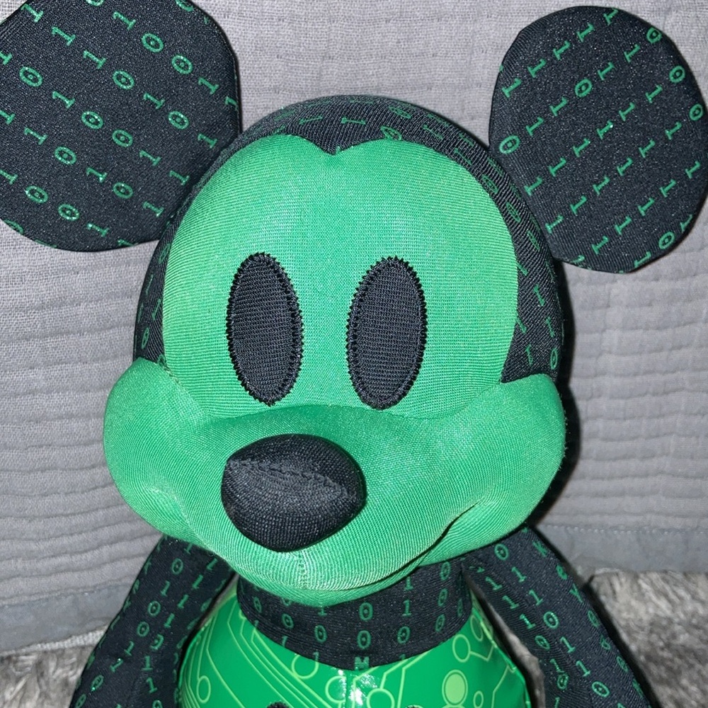 Disney Mickey Mouse Memories Plush 10/12 OCTOBER Limited Release green 2018 - Picture 2 of 5